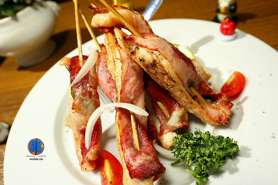 高雄異國料理 可口廚坊Yami Kitchen 雞與豬串串