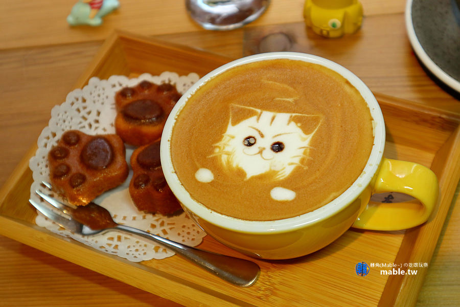高雄下午茶 Awake coffee 貓貓套餐+熱拿鐵
