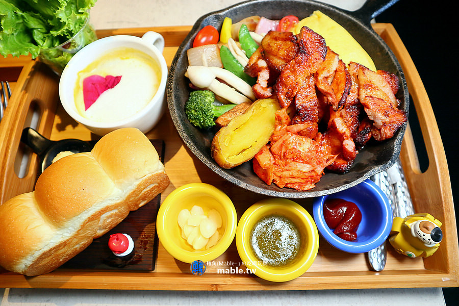 高雄早午餐 多一點咖啡館 仁武直營店 韓式泡菜豬五花鐵板拼盤
