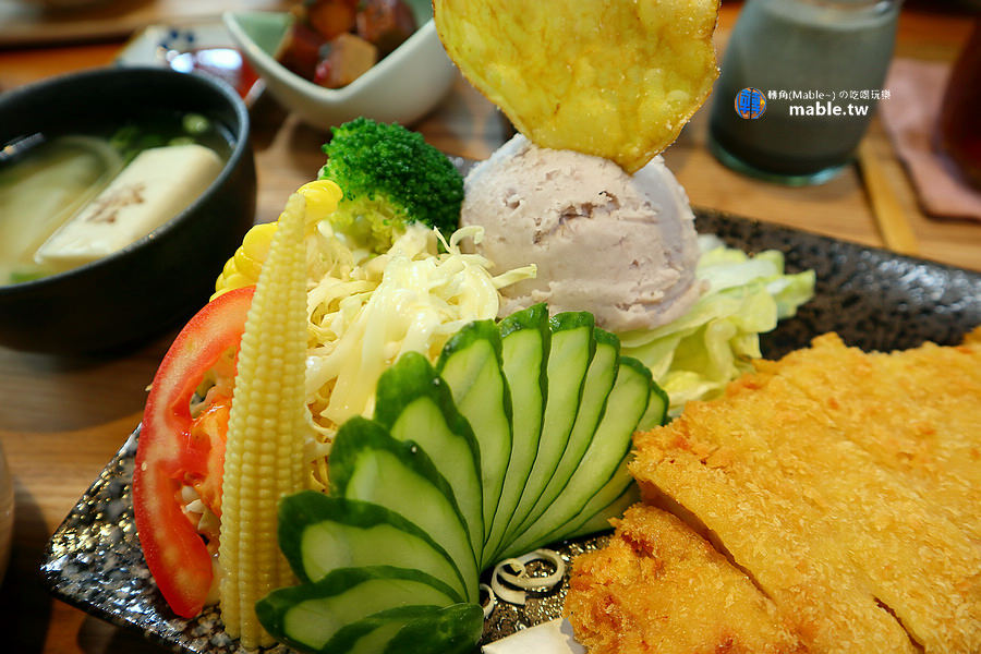 高雄簡餐 日式定食 來吃飯飯 沙拉